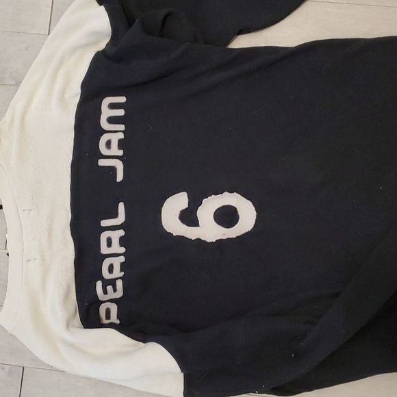 Vintage Pearl Jam sweater - Picture 3 of 3